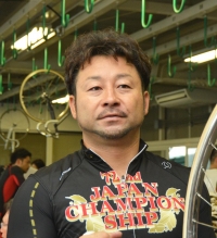 山崎 芳仁