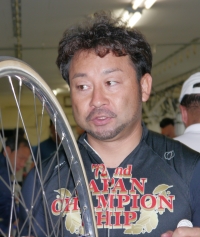 山崎 芳仁