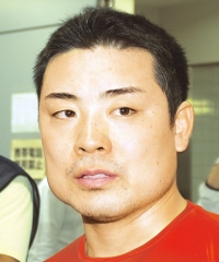 岩津 裕介