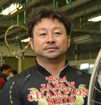 山崎 芳仁