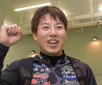片折 亮太
