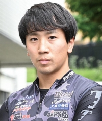 安彦 統賀