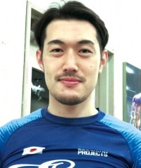 巴 直也