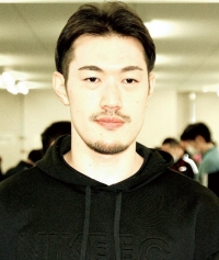 巴 直也