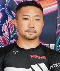 山岸 佳太