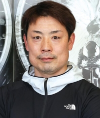 岩津 裕介