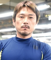 足達 重満