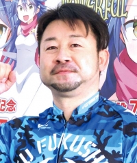 山崎 芳仁