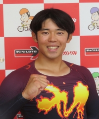 新垣 慶晃
