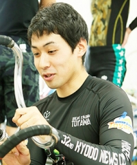 新山 将史