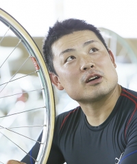 岩津 裕介