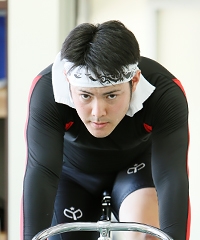山本 直