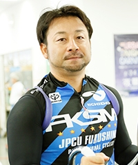 山崎 芳仁