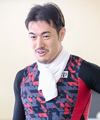 巴 直也