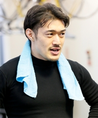 巴 直也