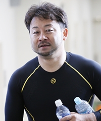 山崎 芳仁