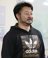 山崎 芳仁